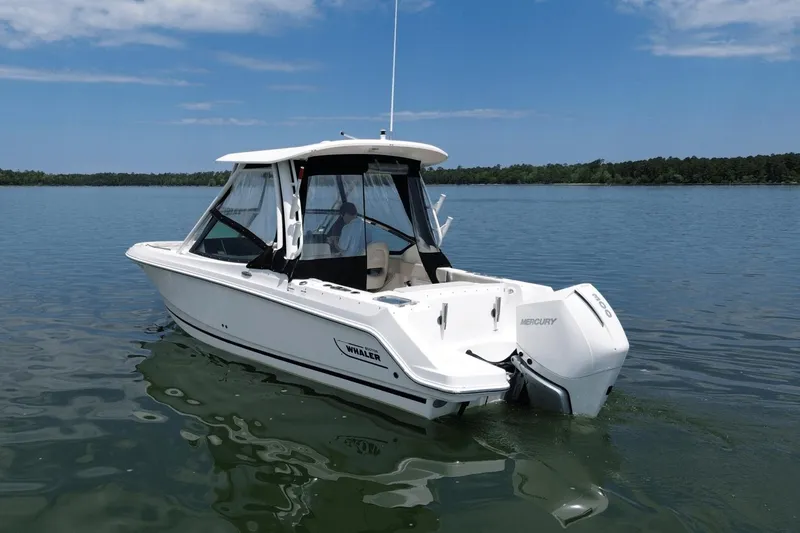 Slide: The Image of Boston Whaler 240 Vantage 2021 - 9