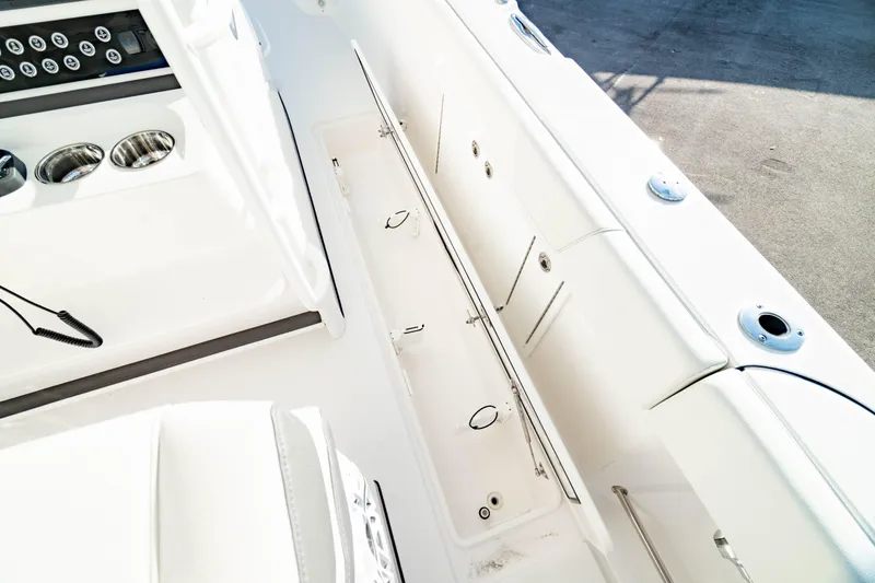 Slide: The Image of Edgewater 340CC 2024 - 55