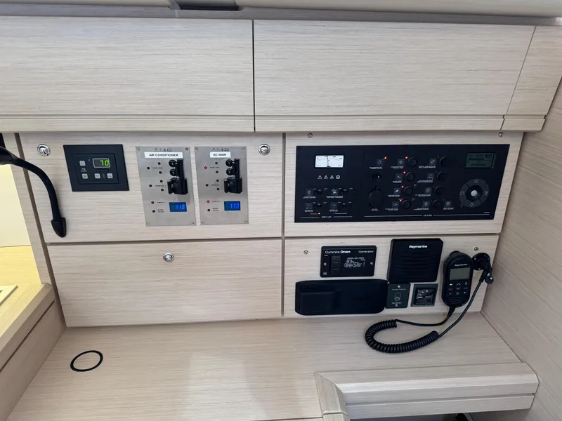 Slide: The Image of Jeanneau 54 2021 - 61