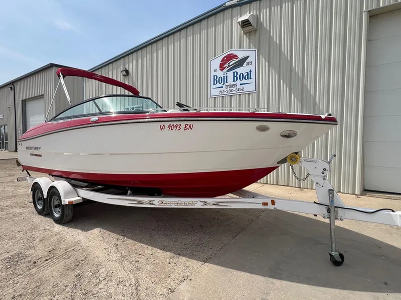 Slide: The Image of 2015 Monterey 218 Super Sport boat on trailer outside Boji Boat Brokers. - 3