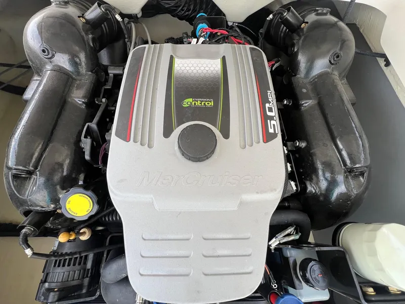 Slide: The Image of Engine of 2015 Monterey 218 Super Sport boat, featuring MerCruiser 5.0 MPI. - 31
