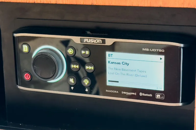 Slide: The Image of Fusion MS-UD750 stereo system on a 2001 Tiara Yachts 3500 Open, displaying "Kansas City." - 36