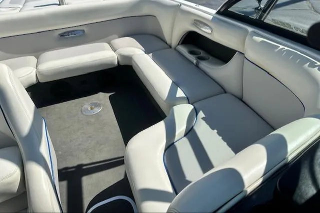 Slide: The Image of 2003 Malibu Wakesetter VLX interior with white leather seating and cup holders. - 25