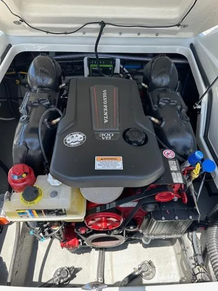 Slide: The Image of Crownline Boats E235 SURF 2024 - 15