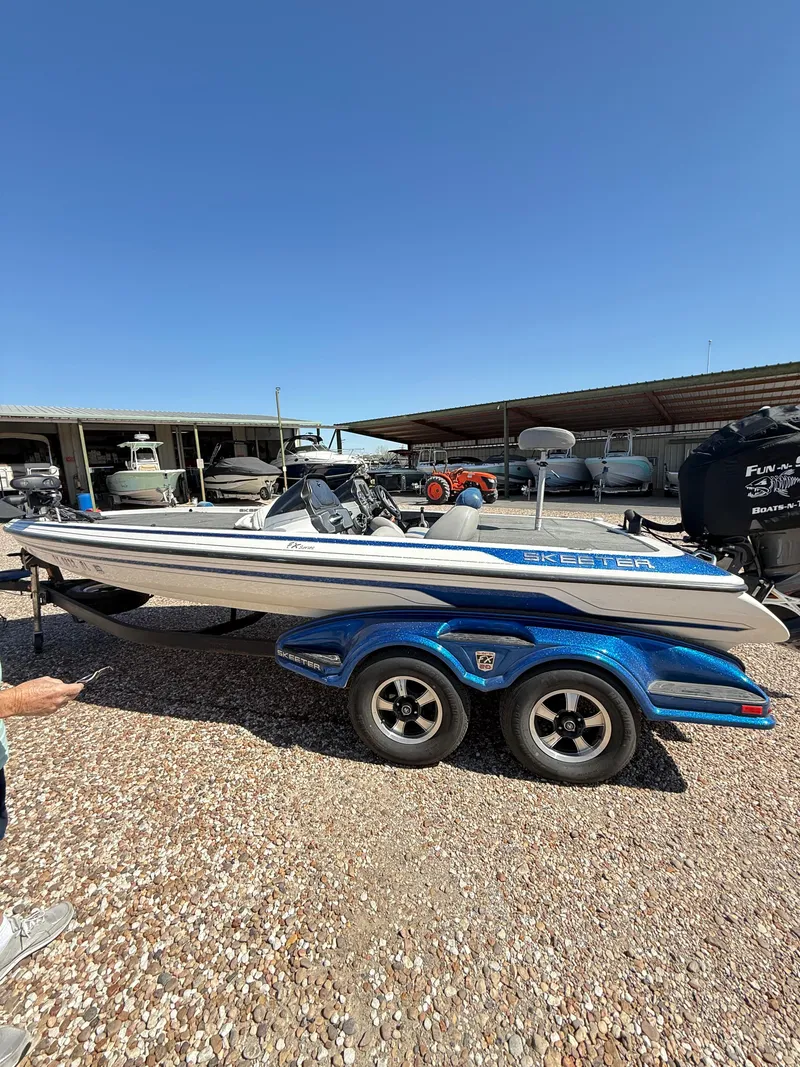 Slide: The Image of Skeeter FX 20 2011 - 1