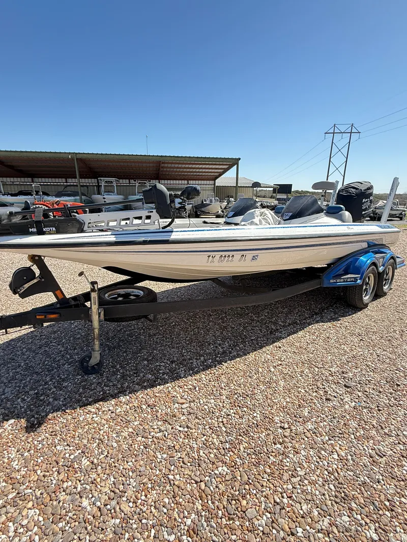 Slide: The Image of Skeeter FX 20 2011 - 2