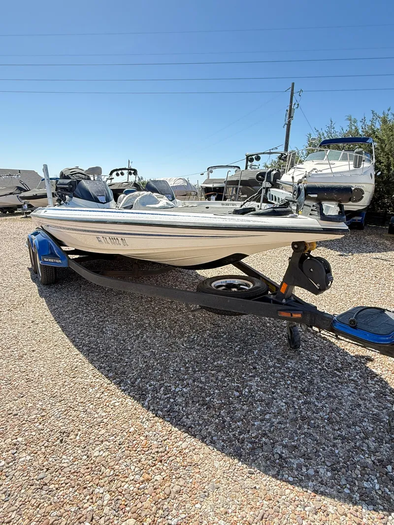 Slide: The Image of Skeeter FX 20 2011 - 3