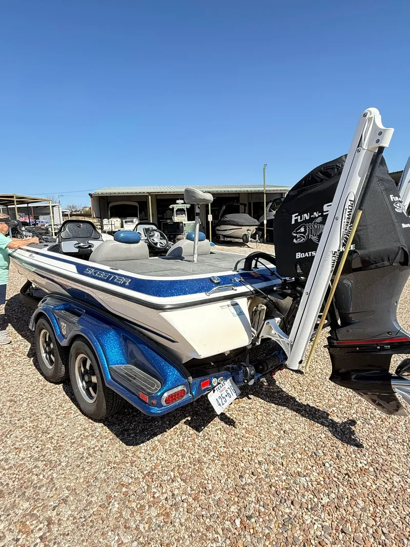 Slide: The Image of Skeeter FX 20 2011 - 4