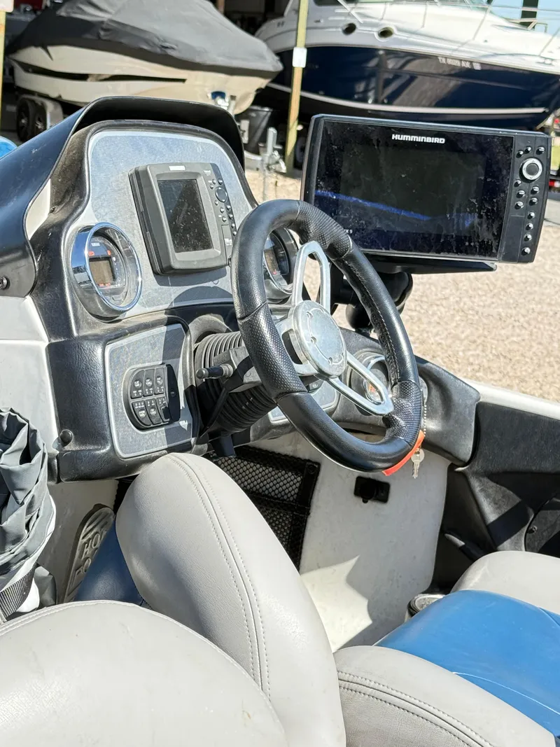 Slide: The Image of Skeeter FX 20 2011 - 6