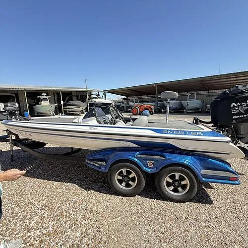 Slide: The Image of Skeeter FX 20 2011 - 9