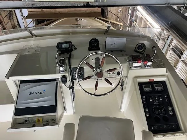 Slide: The Image of 1970 Chris-Craft Commander Sport Cruiser Fly Bridge, fiberglass styling detail. - 7