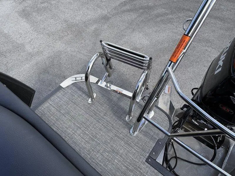 Slide: The Image of 2023 Crest Caribbean RS 230 SLC boat ladder and motor detail. - 33