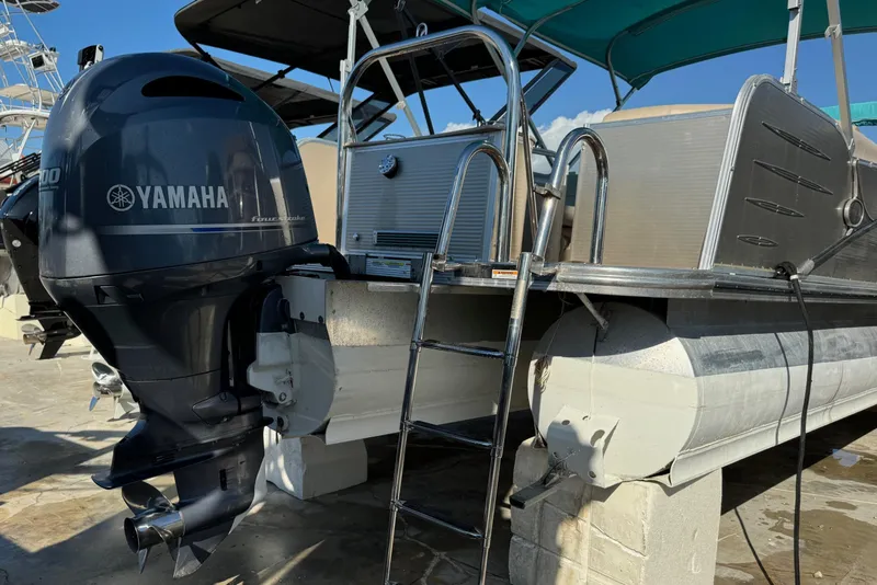 Slide: The Image of 2016 Avalon 2585 QL pontoon boat with Yamaha outboard motor and ladder. - 17