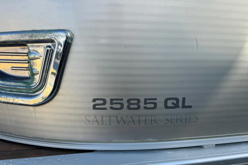 Slide: The Image of Avalon 2585 QL Saltwater Series, 2016 model, close-up view of boat exterior. - 19