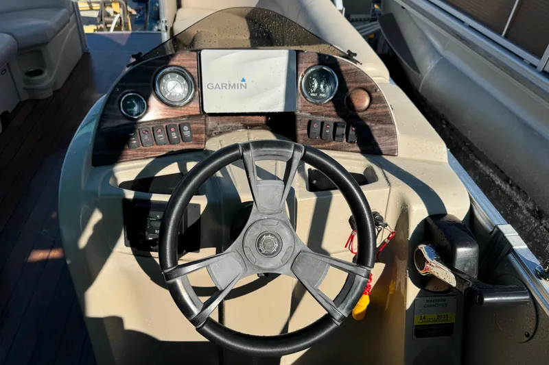Slide: The Image of Steering console of 2016 Avalon 2585 QL boat with Garmin navigation system. - 4