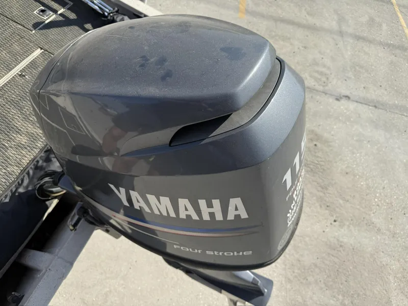 Slide: The Image of Yamaha 115 four-stroke outboard motor on 2009 Xpress H20 BAY boat. - 6