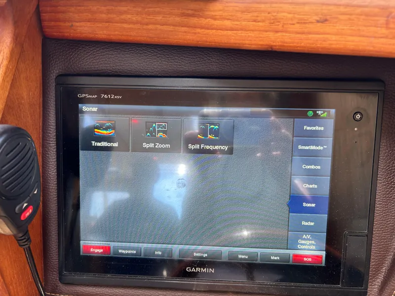 Slide: The Image of Garmin GPS display on 2017 Ranger Tugs R-27, showing sonar options: Traditional, Split Zoom, Split Frequency. - 17