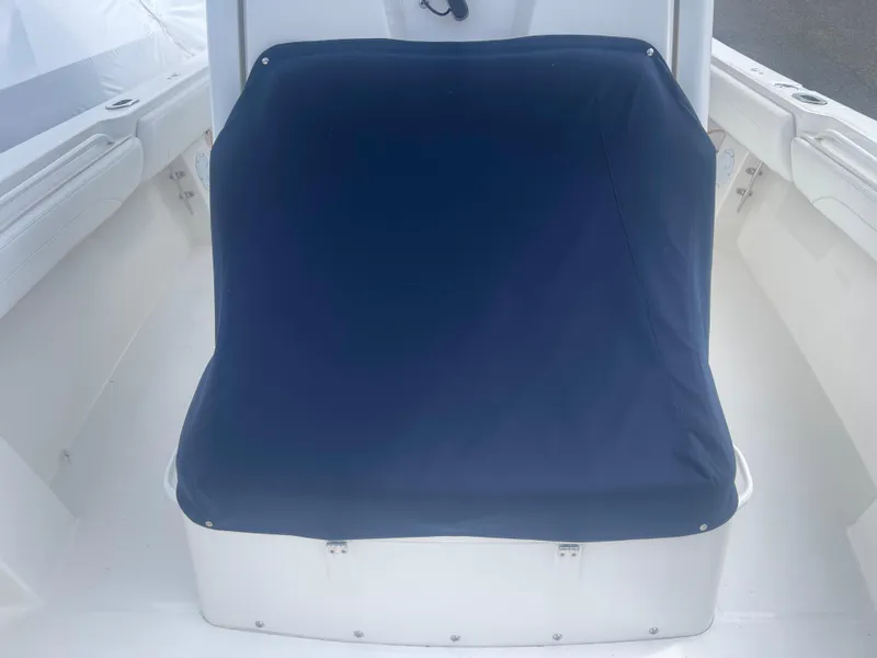Slide: The Image of 2022 Regulator 31 boat seat with navy blue cover. - 41