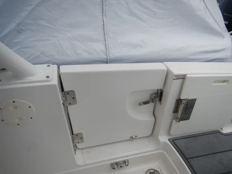 Slide: The Image of 2022 Chaparral 280 OSX boat deck with white hatch and hardware. - 13