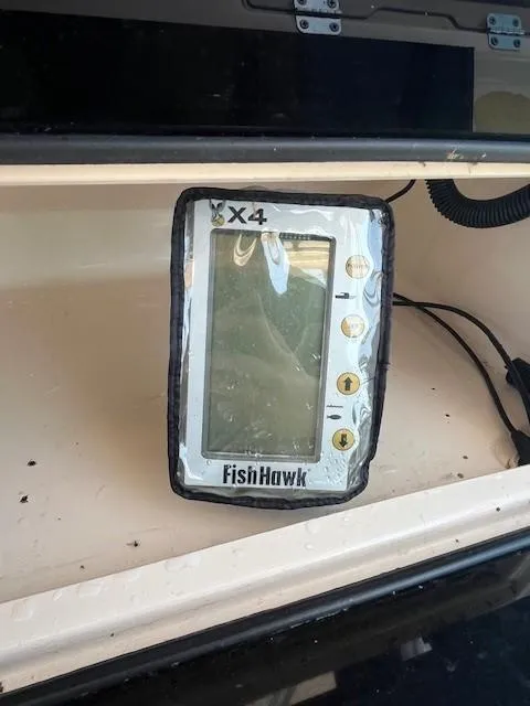 Slide: The Image of FishHawk X4 display on 2005 Grady-White 232 Gulfstream boat. - 14