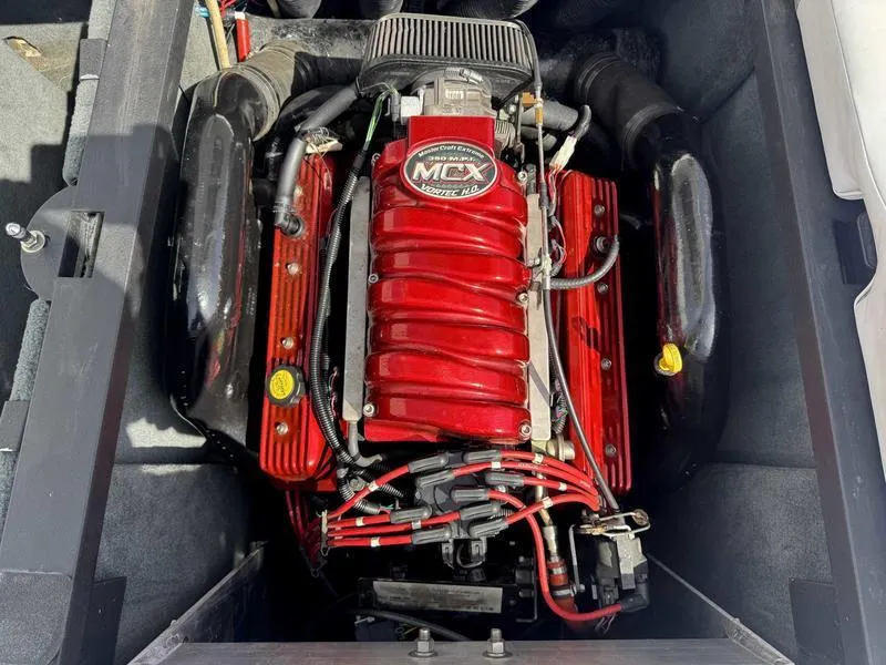 Slide: The Image of 2004 MasterCraft X30 engine with red components and MCX branding. - 15