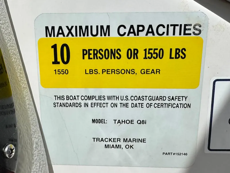 Slide: The Image of 2011 Tahoe Q8 SSi boat capacity label, max 10 persons or 1550 lbs, U.S. Coast Guard compliant. - 26