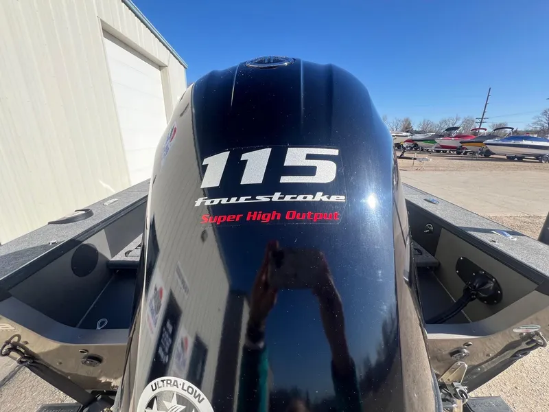 Slide: The Image of 2019 Alumacraft Trophy 175 with 115 horsepower four-stroke engine, super high output. - 13