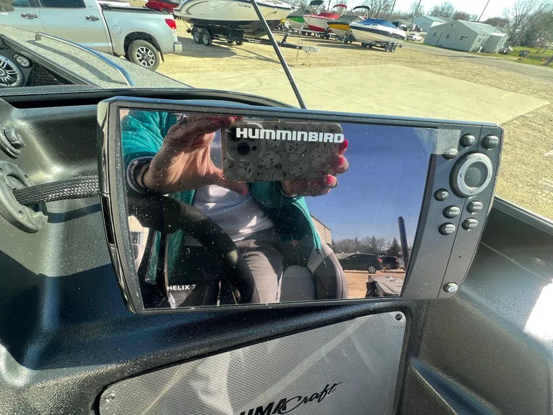 Slide: The Image of Humminbird Helix 7 fish finder on 2019 Alumacraft Trophy 175 boat dashboard. - 20