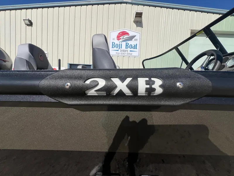 Slide: The Image of 2019 Alumacraft Trophy 175 boat near Boji Boat Brokers building. - 3