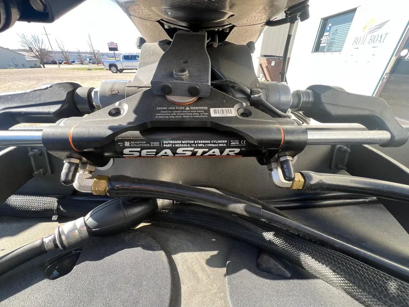 Slide: The Image of 2019 Alumacraft Trophy 175 boat with SeaStar hydraulic steering system. - 33