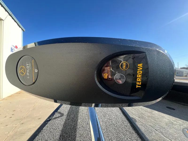 Slide: The Image of 2019 Alumacraft Trophy 175 with Terrova i-Pilot Link trolling motor system. - 9