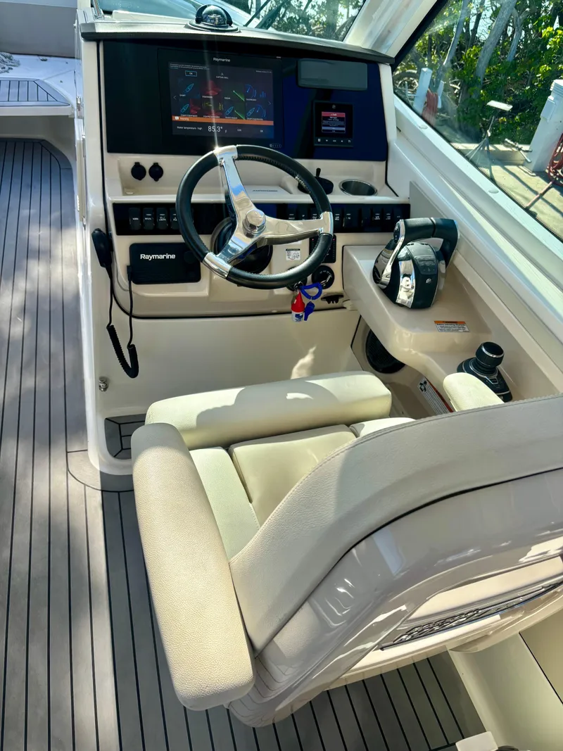 Slide: The Image of 2020 Boston Whaler 280 Vantage helm with modern controls and navigation system. - 4