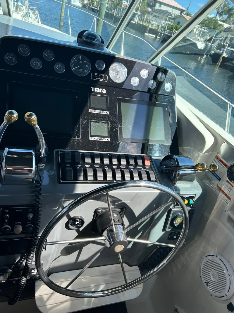 Slide: The Image of Tiara 3500 Express 1998 - 56