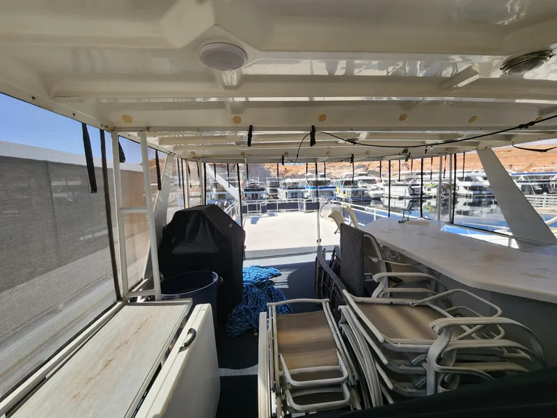 Slide: The Image of 2004 Skipperliner Inn Conspicuous Share boat interior with seating and outdoor view. - 22