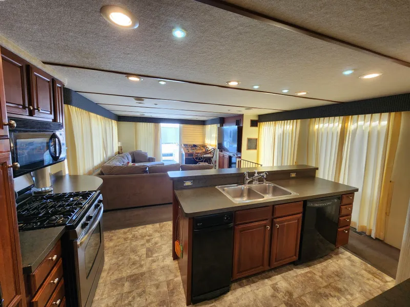 Slide: The Image of Interior of 2004 Skipperliner Inn Conspicuous Share with kitchen and living area. - 9