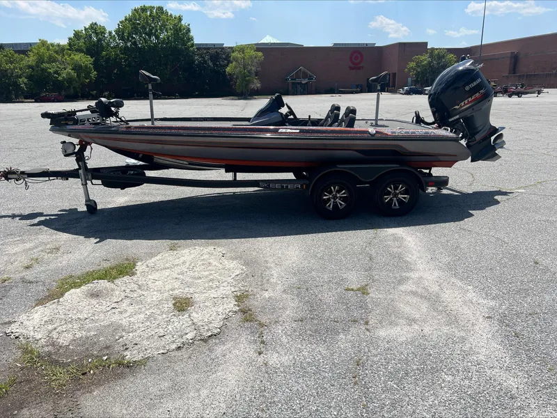 Slide: The Image of 2019 Skeeter ZX225 boat on trailer in parking lot, sunny day. - 9