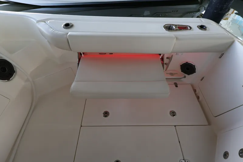 Slide: The Image of Boston Whaler 405 Conquest 2026 - 23