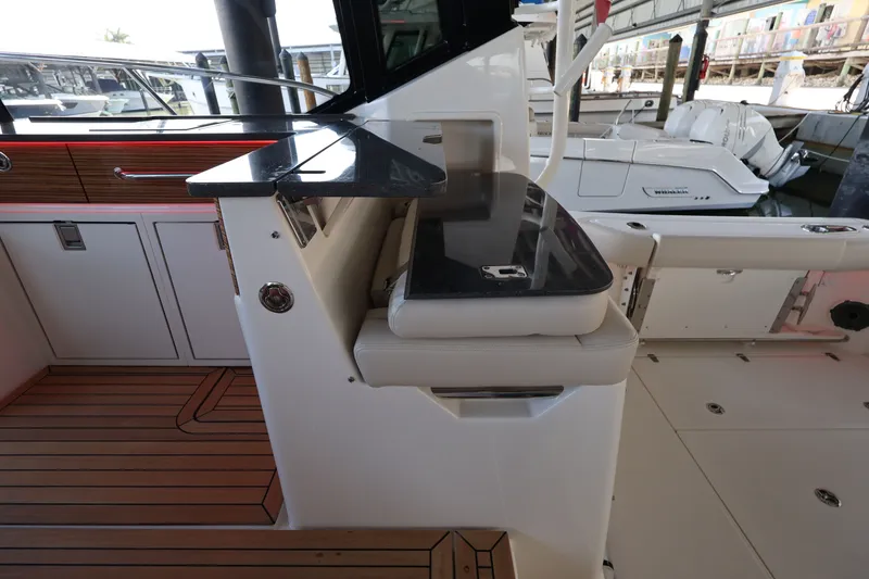 Slide: The Image of Boston Whaler 405 Conquest 2026 - 36