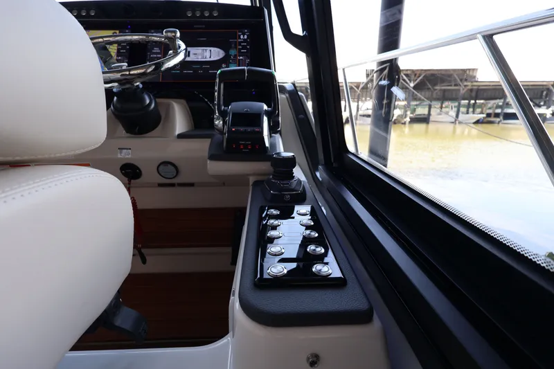 Slide: The Image of Boston Whaler 405 Conquest 2026 - 52