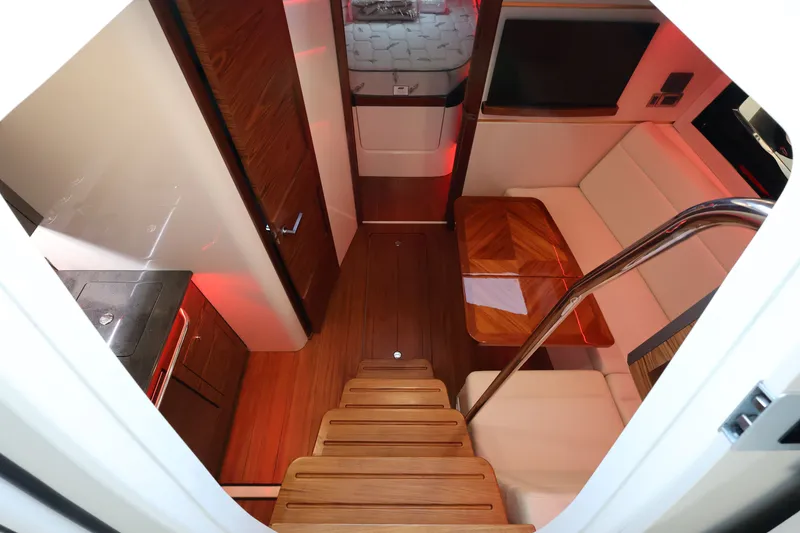 Slide: The Image of Boston Whaler 405 Conquest 2026 - 62