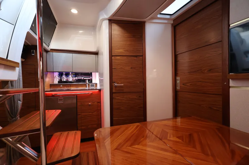 Slide: The Image of Boston Whaler 405 Conquest 2026 - 66