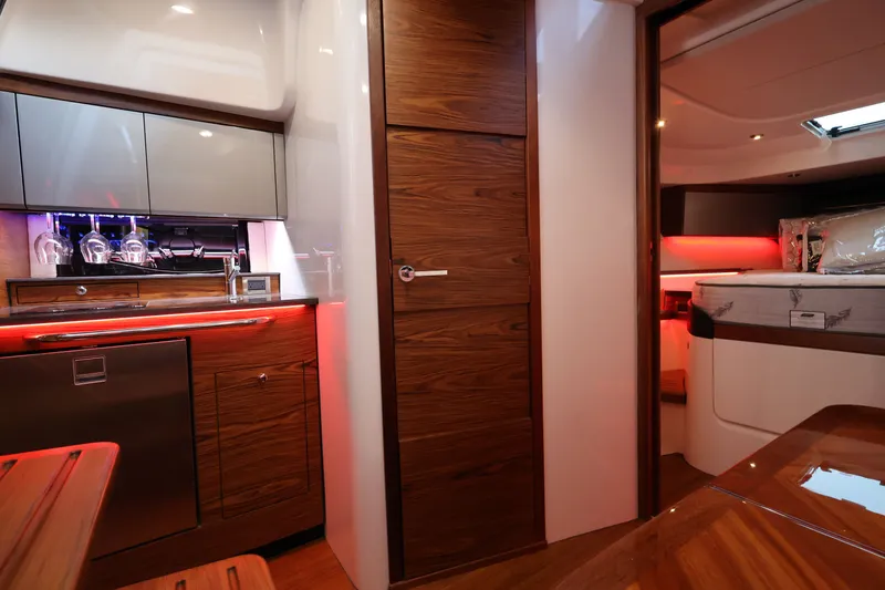 Slide: The Image of Boston Whaler 405 Conquest 2026 - 74