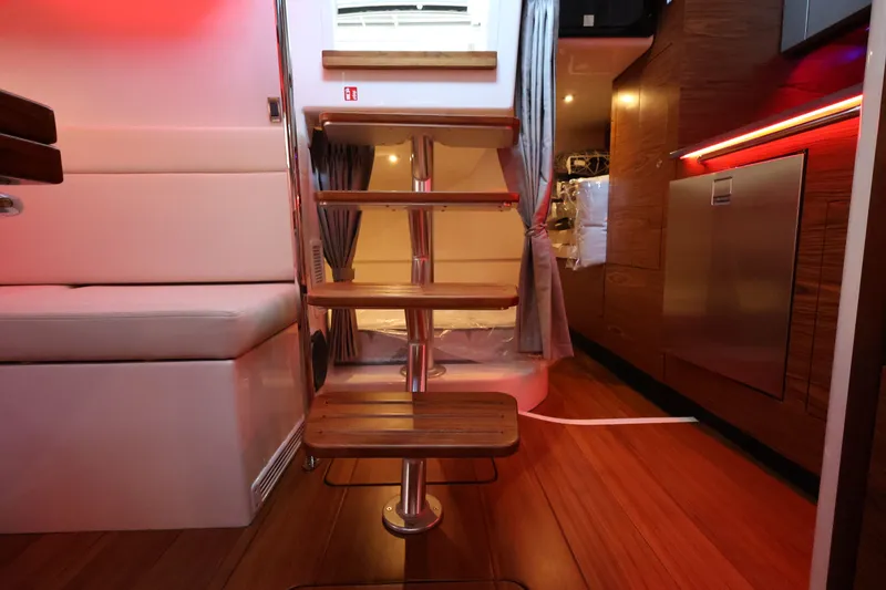 Slide: The Image of Boston Whaler 405 Conquest 2026 - 87
