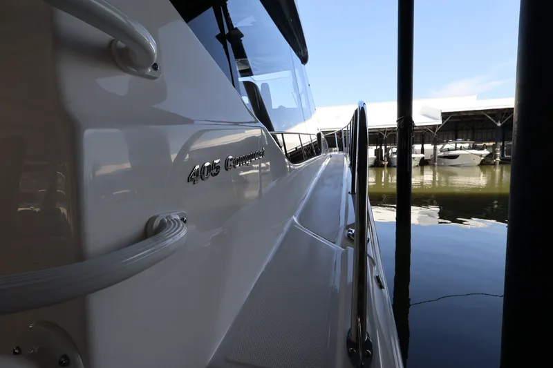 Slide: The Image of Boston Whaler 405 Conquest 2026 - 92
