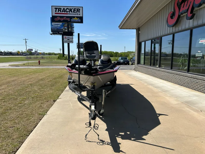 Slide: The Image of 2018 Tracker 175TWX boat parked outside dealership on sunny day. - 4
