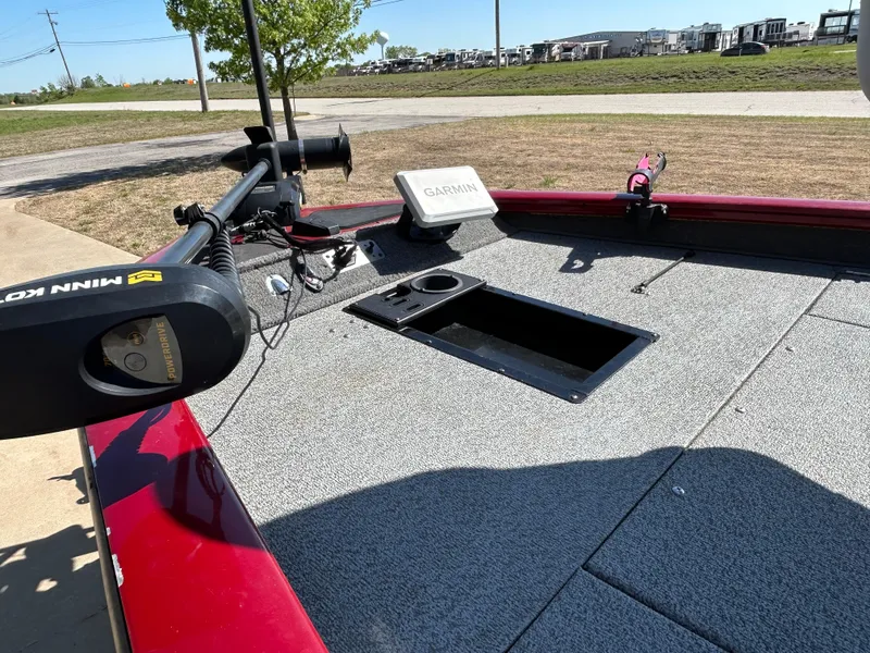 Slide: The Image of 2018 Tracker 175TWX boat deck with Garmin and Minn Kota equipment. - 9