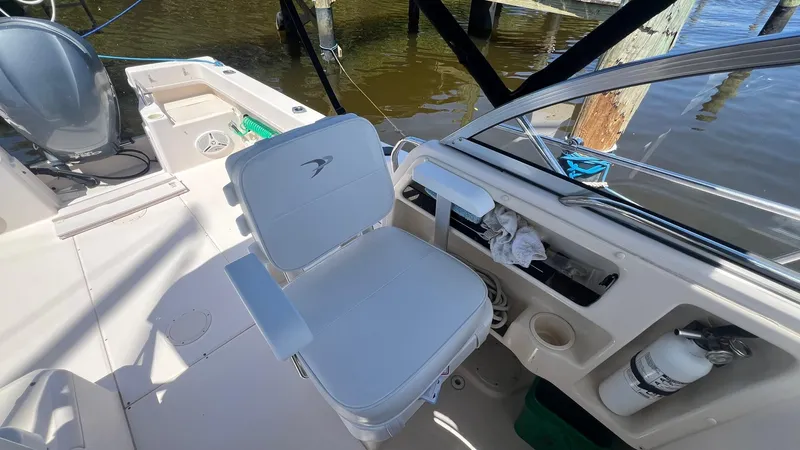 Slide: The Image of 2005 Grady-White Seafarer 226 boat interior with helm seat and controls. - 10