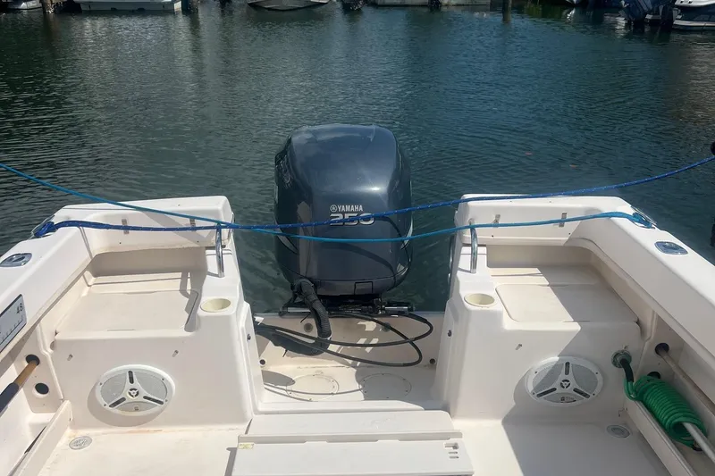 Slide: The Image of 2005 Grady-White Seafarer 226 boat with Yamaha 250 engine, docked in marina. - 19