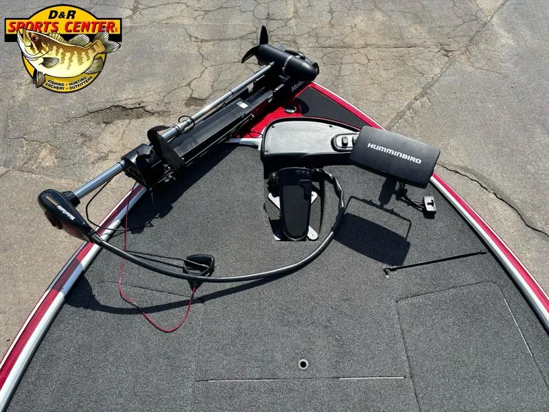 Slide: The Image of 2014 Nitro Z-7 boat deck with Humminbird fish finder and trolling motor. - 7