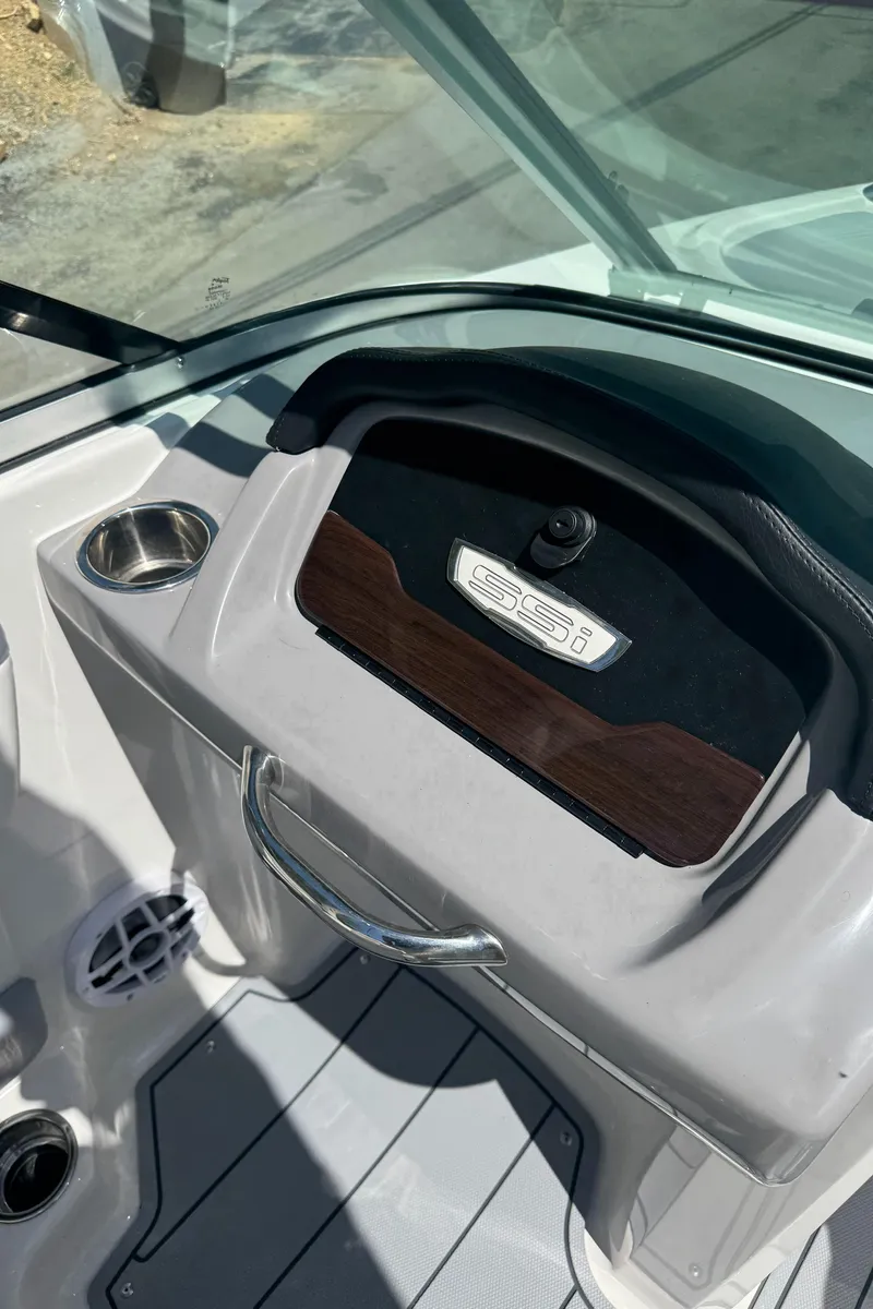 Slide: The Image of Interior view of 2024 Chaparral 21 SSi boat dashboard. - 18